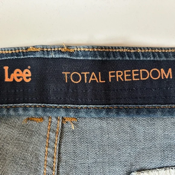 Lee Total Freedom 7” Jean Shorts (22W) - Picture 4 of 6